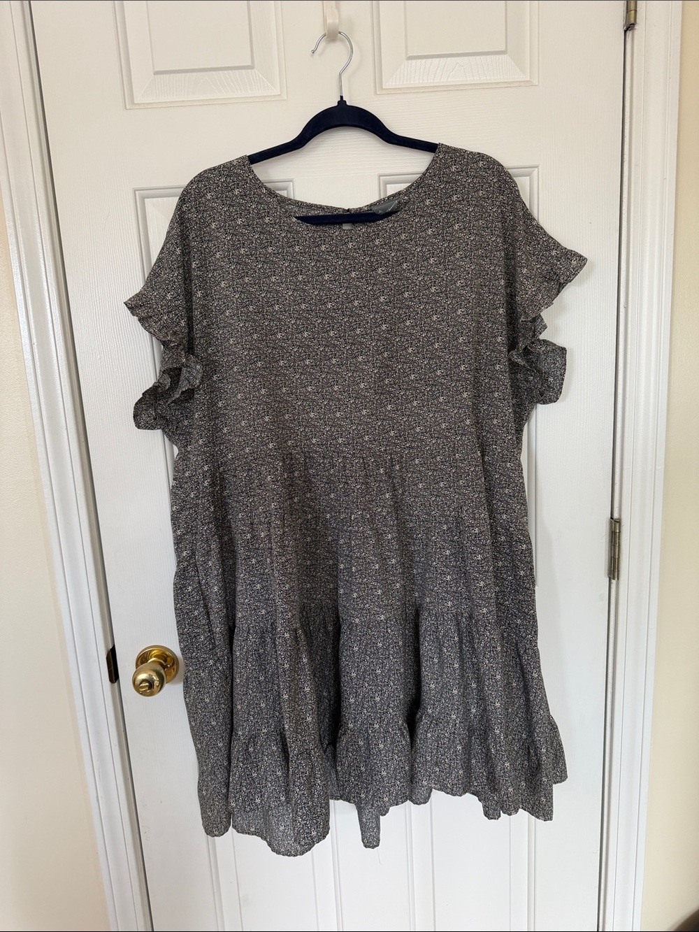 ARULA Black and Tan Floral Pattern Ruffle Tiered Mini Dress w Pockets